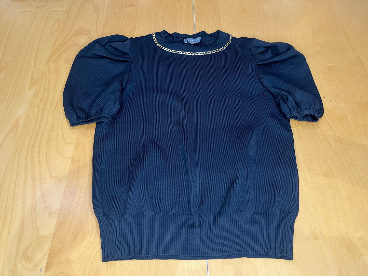 Short Sleeves Black Top بلوزة سوداء بأكمام قصيرة