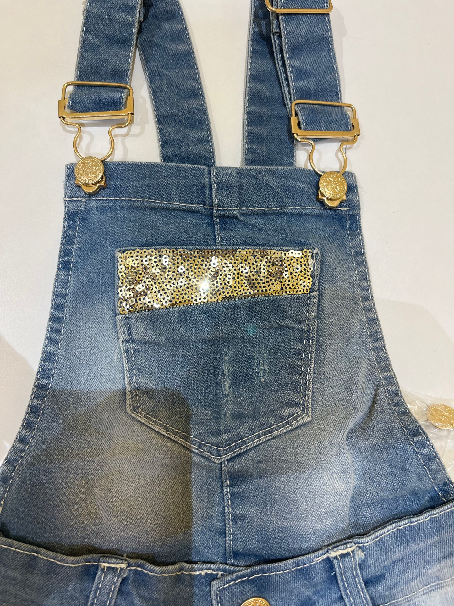 Denim overall with glitter for baby girl قماش الدنيم الشامل مع لمعان للفتيات الصغيرات