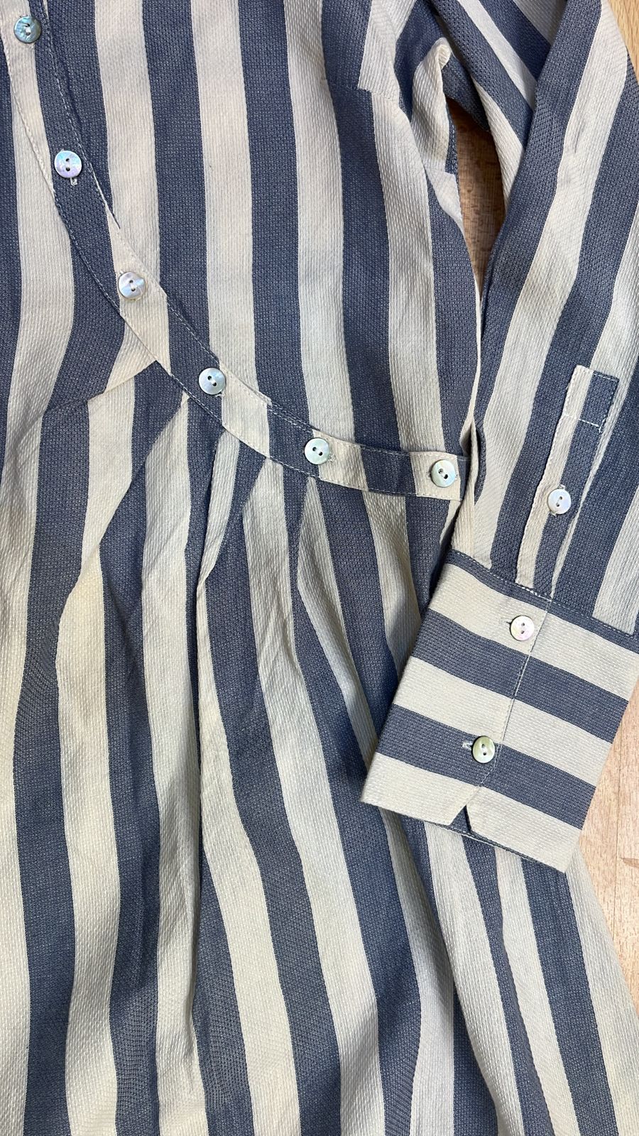 LONG SLEEVES LINEN DRESS فستان من الكتان بأكمام طويلة