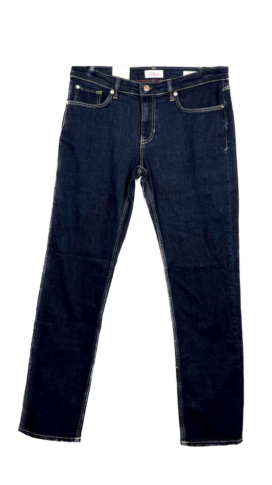 Dark blue jeans الجينز الأزرق الداكن